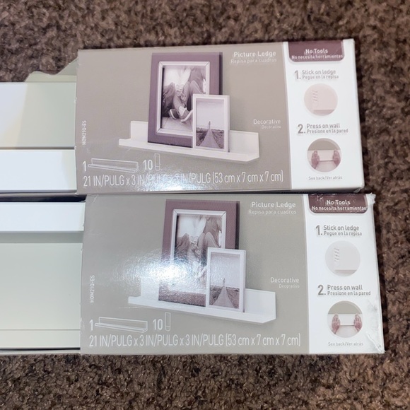 New! Command Picture Ledge with 10 Mounting Strips - Picture 5 of 6